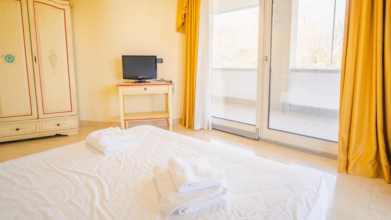Relais Du Lac Village - Italian Homing ديسينسانو ديل غاردا المظهر الخارجي الصورة