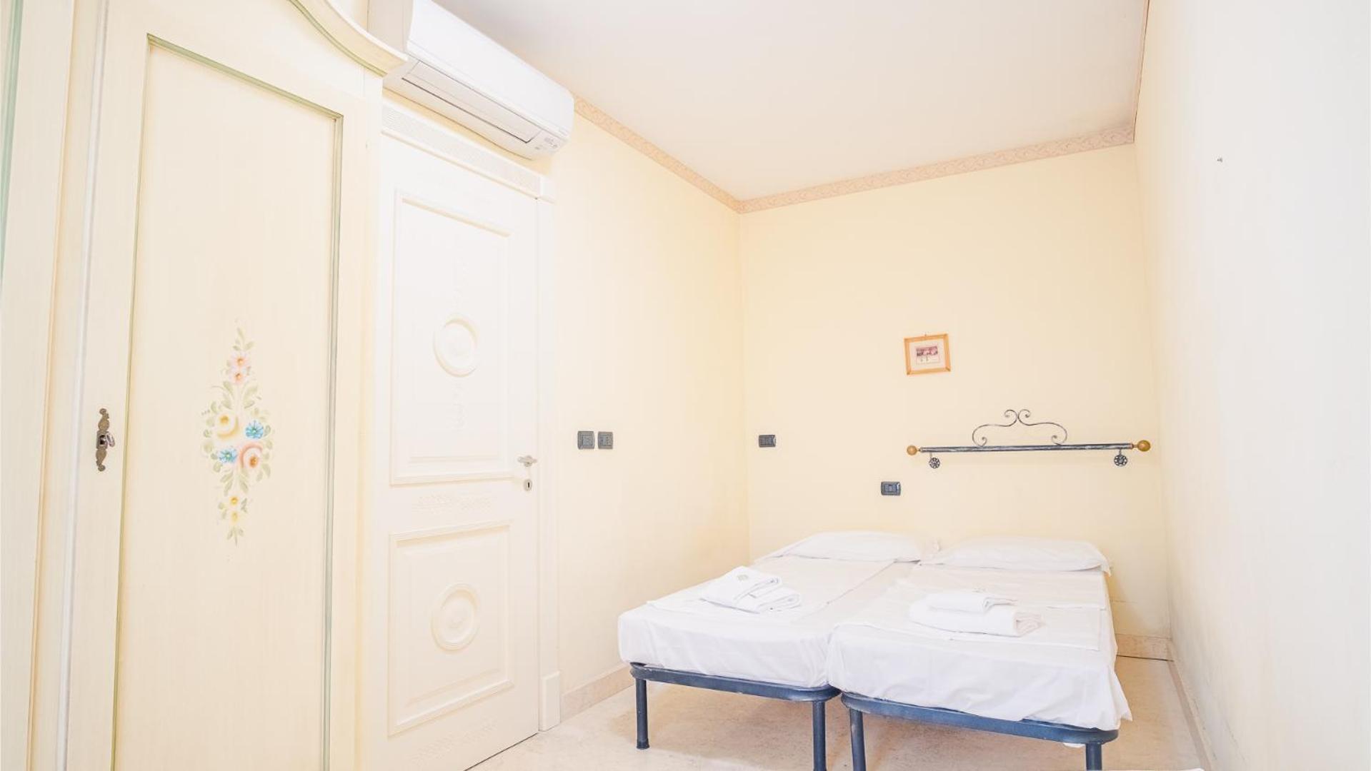 Relais Du Lac Village - Italian Homing ديسينسانو ديل غاردا الغرفة الصورة